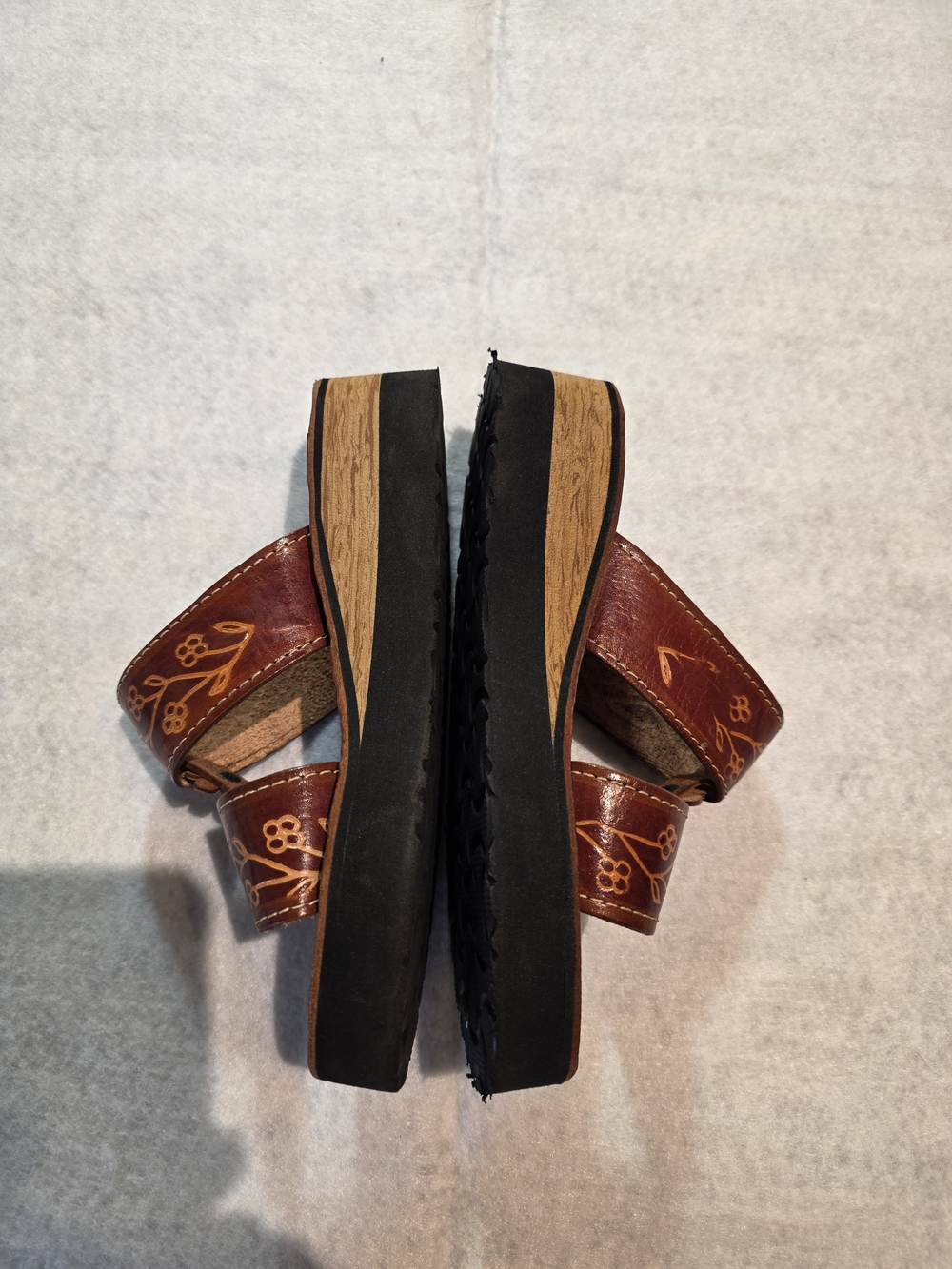 Women's Leather Sandals - Picture 3 of 6